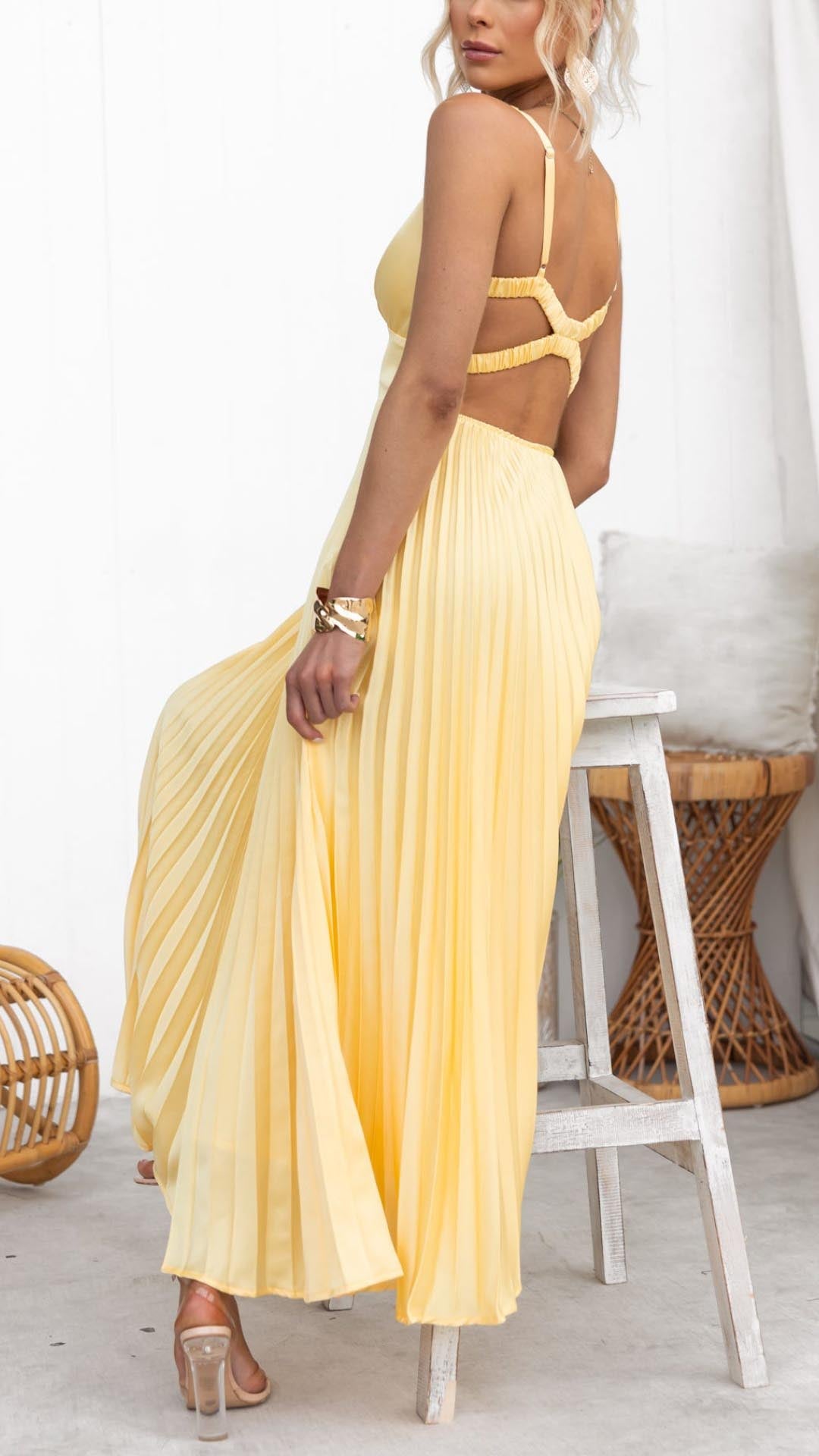 Aby™ | Yellow Pleated Maxi Dress with V-Neckline